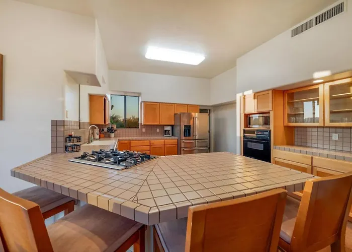 Catalina Foothills And Mountain Views, 3 Bedroom 2 Ba, Garage * Tucson