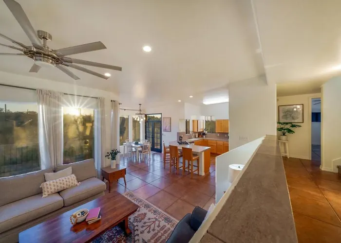 Catalina Foothills And Mountain Views, 3 Bedroom 2 Ba, Garage Holiday home Tucson