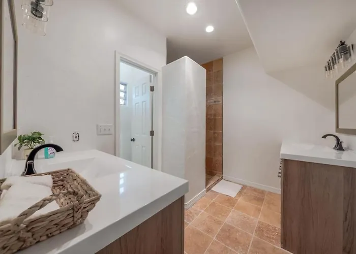Catalina Foothills And Mountain Views, 3 Bedroom 2 Ba, Garage *
