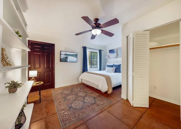 Catalina Foothills And Mountain Views, 3 Bedroom 2 Ba, Garage Tucson